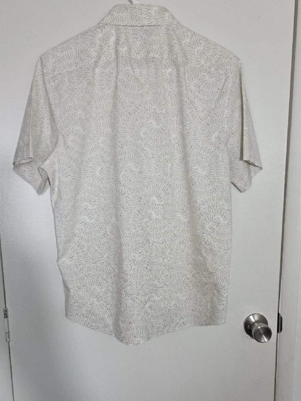 Banana Republic Men's Short Sleeve Button-Down in Cream Floral Pattern